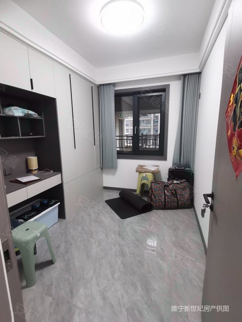 出售,金泰御澜湾三室两厅两卫精装修基本未住98.8万!