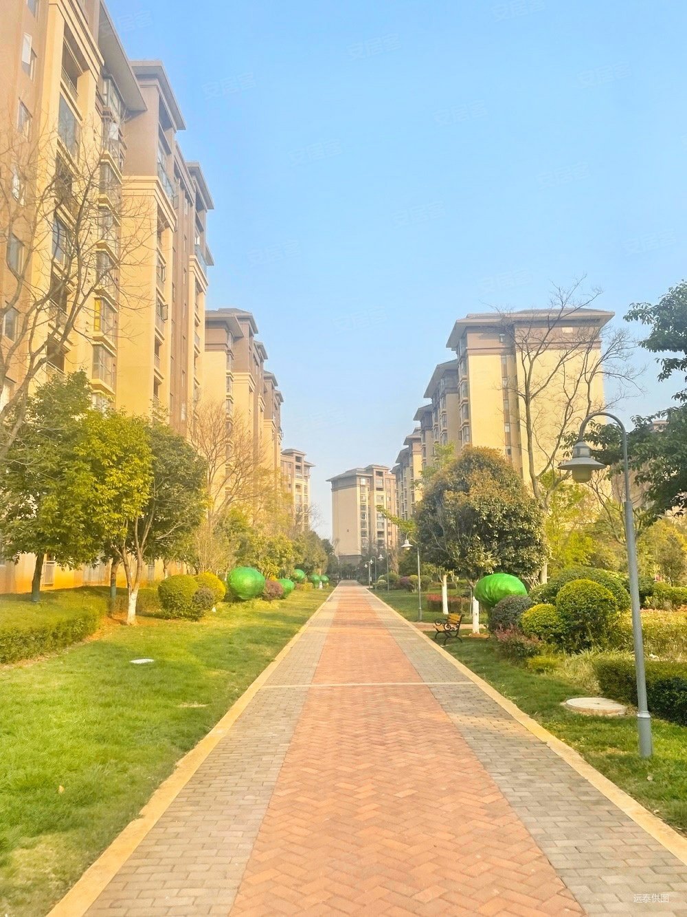 时代俊园逸园5室2厅3卫220.87㎡南166万