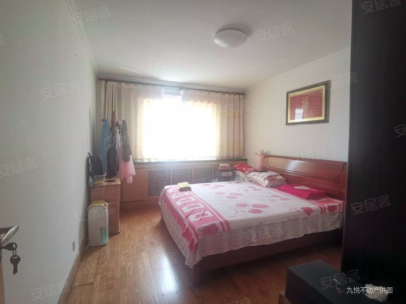 区政府旁 地铁沿线多层套二3楼 带储藏室 单价9000,金沙花园二手房,96