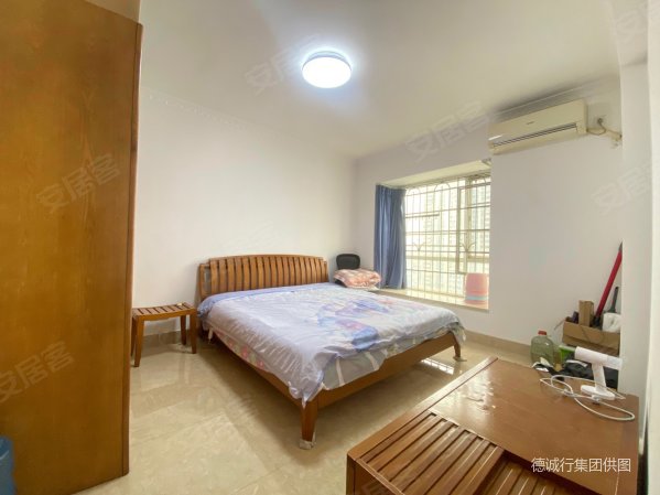 坚真花园3室1厅1卫106.74㎡北558万