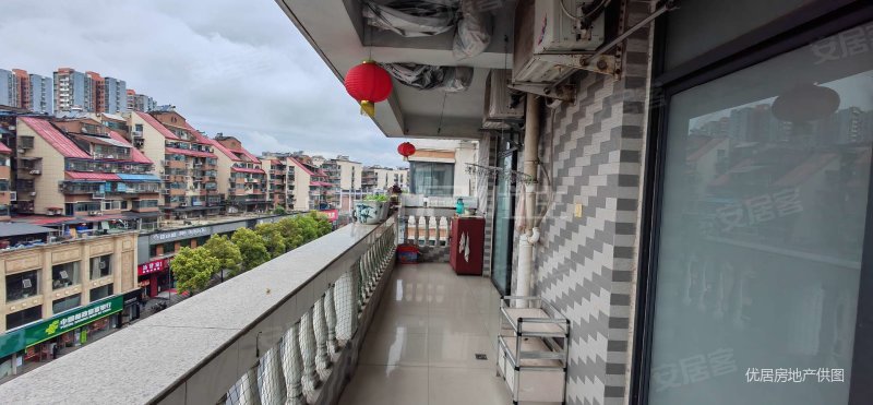 八中旁东山花园3室南北通透满五年超大阳台