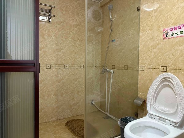 大连开发区保税区樱花别墅金马路樱花小区简装中间层一室一厅可随时看房出租房源真实图片