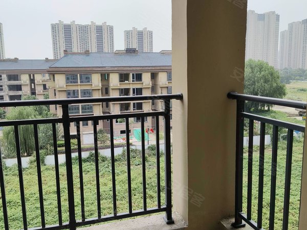 无锡滨湖太湖观山名筑(三期)塘铁桥附近,外国语学校对面,观山名筑三期