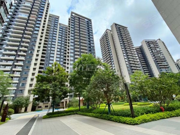 南宁邕宁蒲庙镇龙光玖珑湾万达茂旁 龙光玖珑湾 精装配齐大三房 实图
