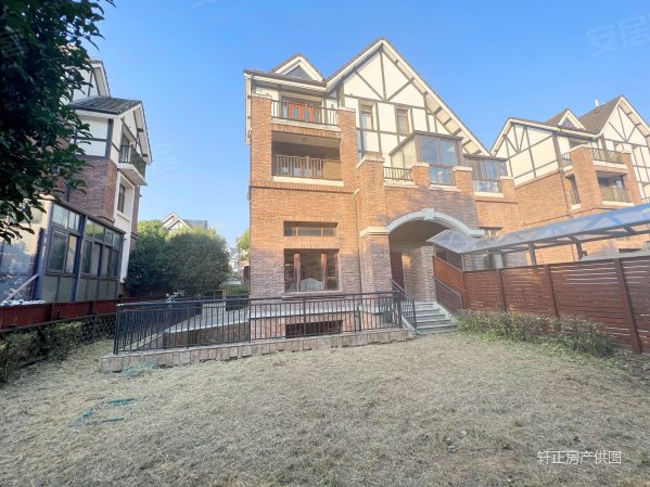 英郡精装修双拼别墅,装修后一天没住,南花园靠水,可以看房