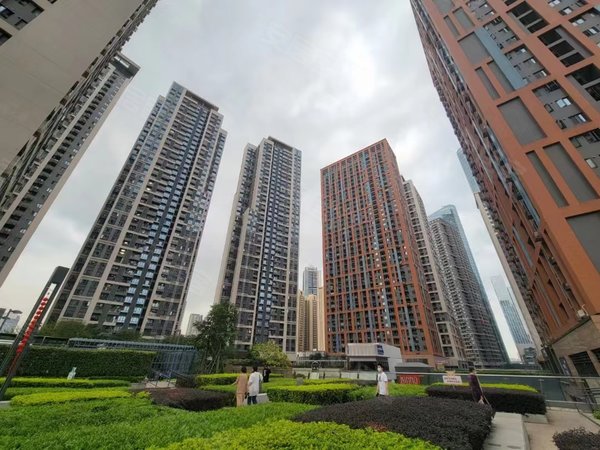 深圳南山大冲大冲新城花园科技园地铁口 大冲新城花园2室2厅80平 南向