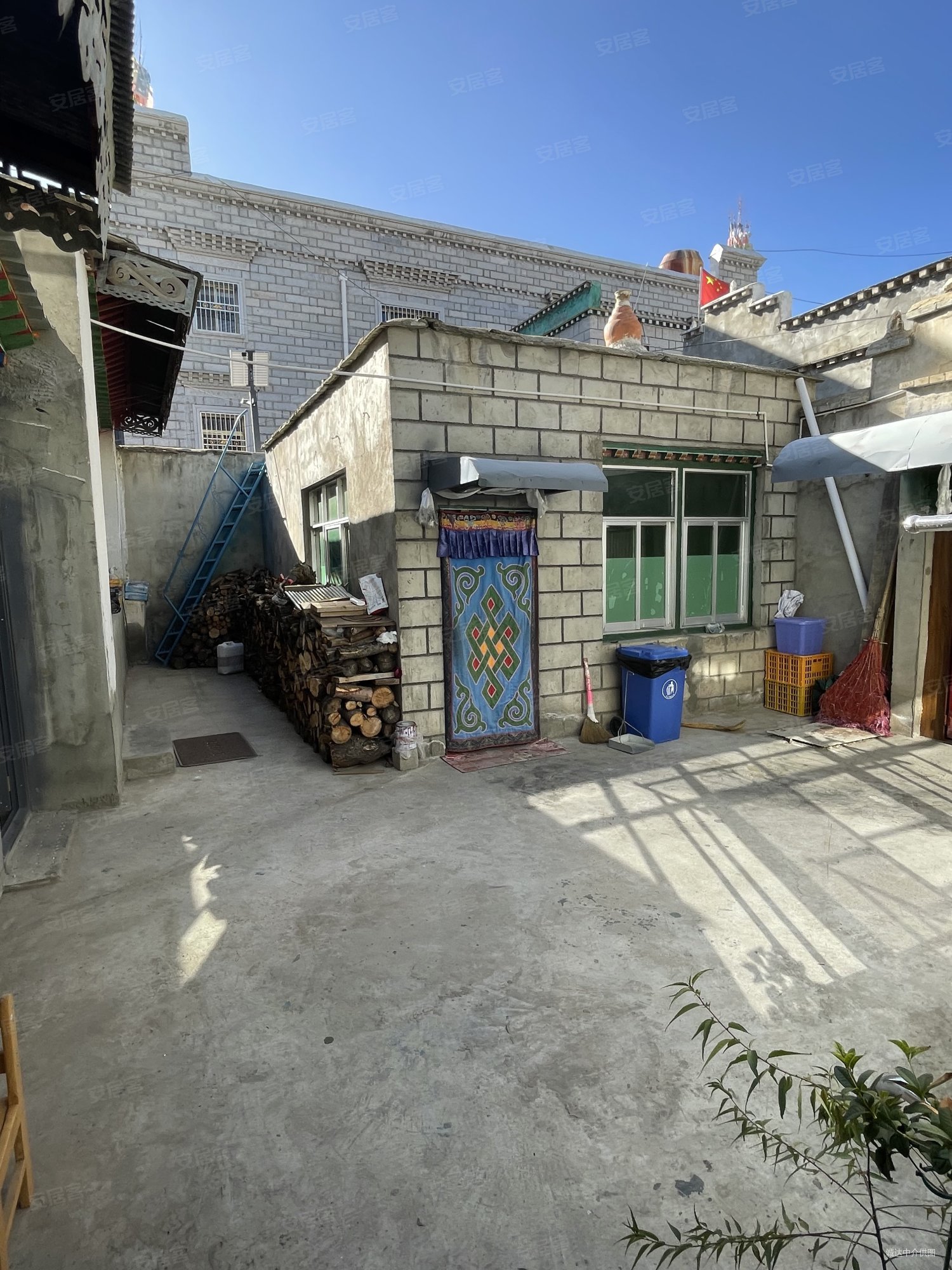 泽当社区4室1厅2卫260㎡南北135万