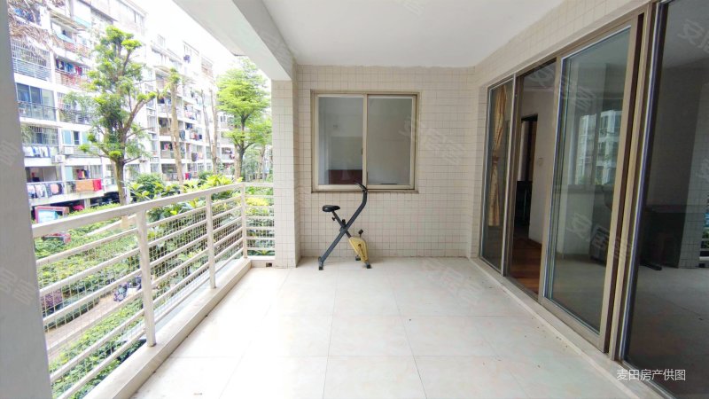 社区中心,大三房带20平入户花园,总价低,融信第一城二手房,199万,3室2