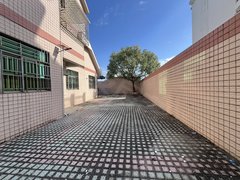 深圳龙岗横岗业主刚放租，独栋别墅三层，一线湖景，六房五卫，享私家专属车位出租房源真实图片