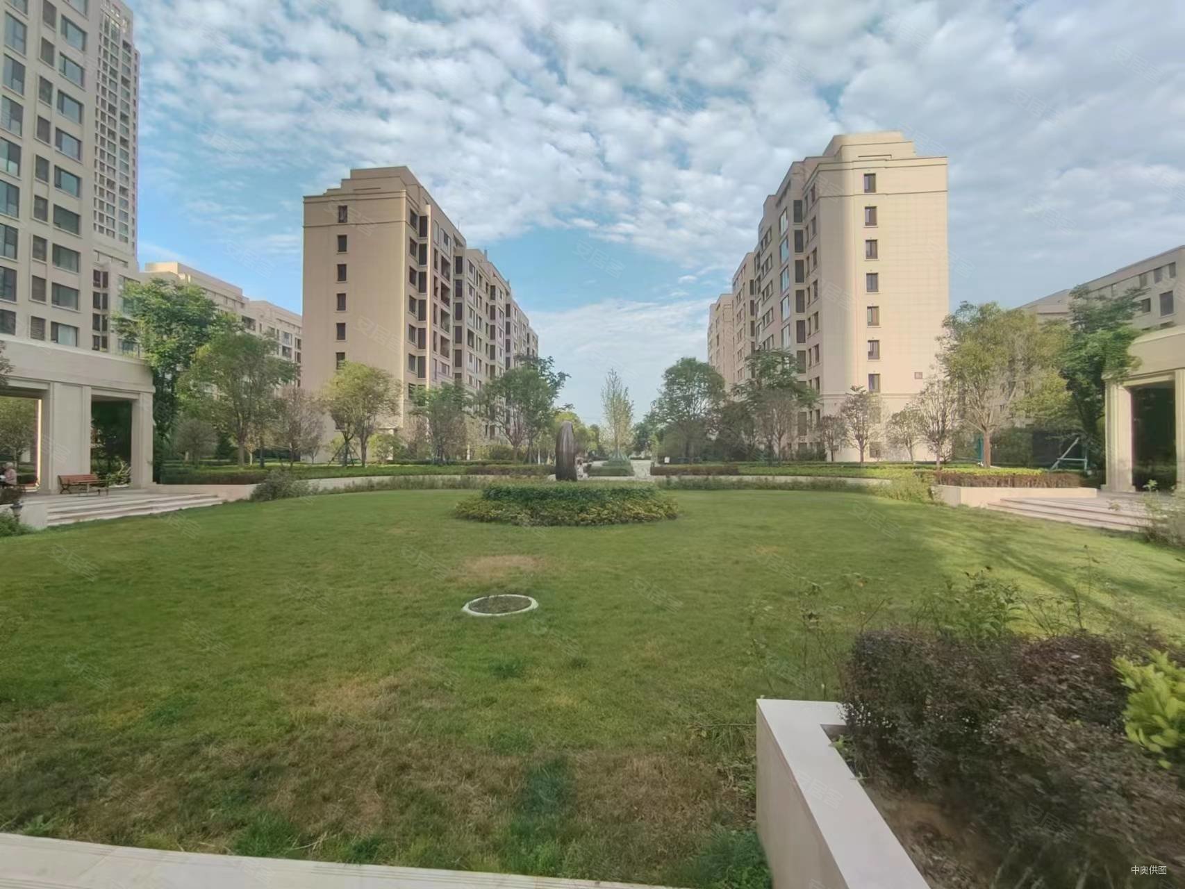 新城悦隽公园里