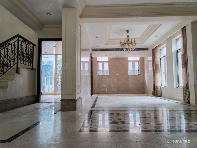 200平米大花园,可养鱼(端头位,视野通风很好)随时可看房,颐园(别墅)二