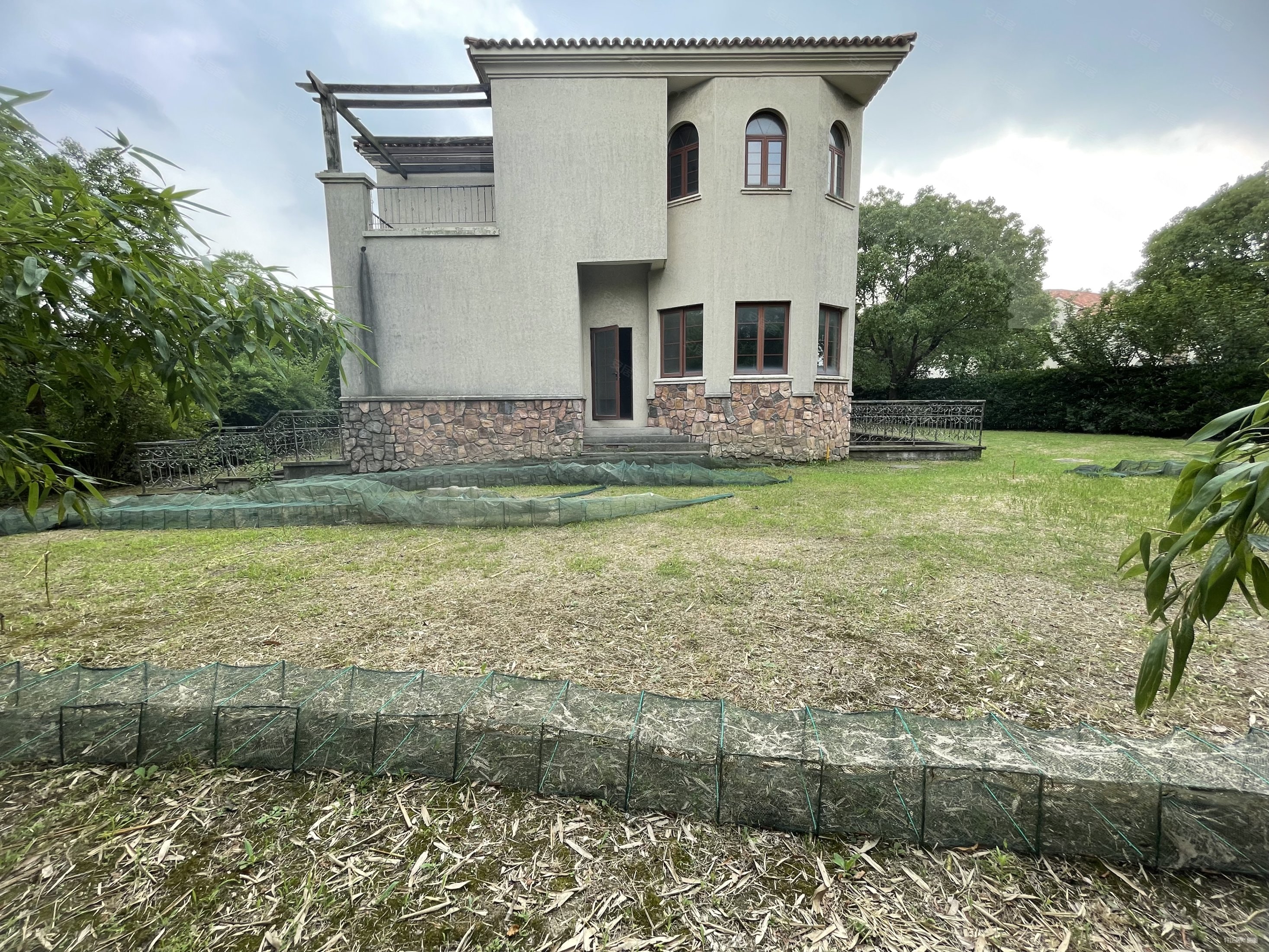 地铁口,檀香园,独栋,2299万!场地有800平,临河好位置