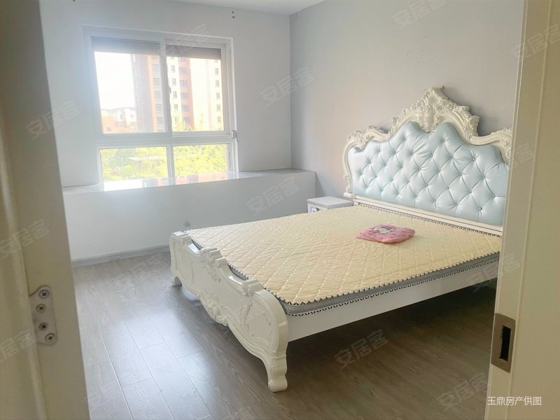 冠城大通蓝郡梅苑 南北通透 龙池站 双卫生间 楼龄新