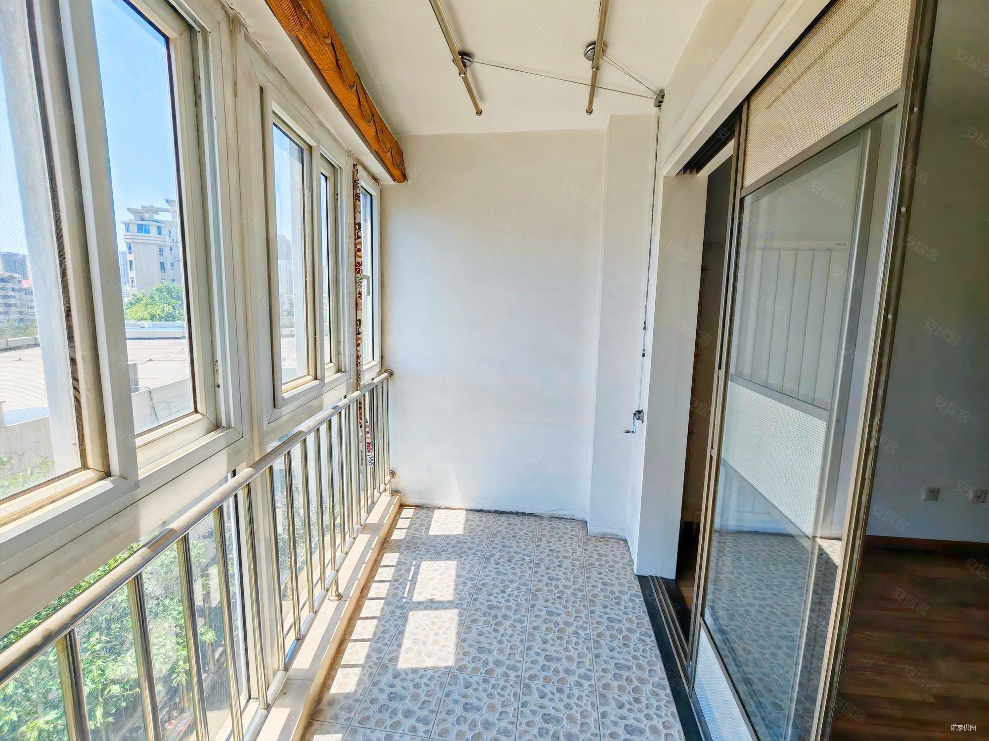 天津房产网>天津二手房>河北二手房>光复道街二手房>北岸华庭>2000