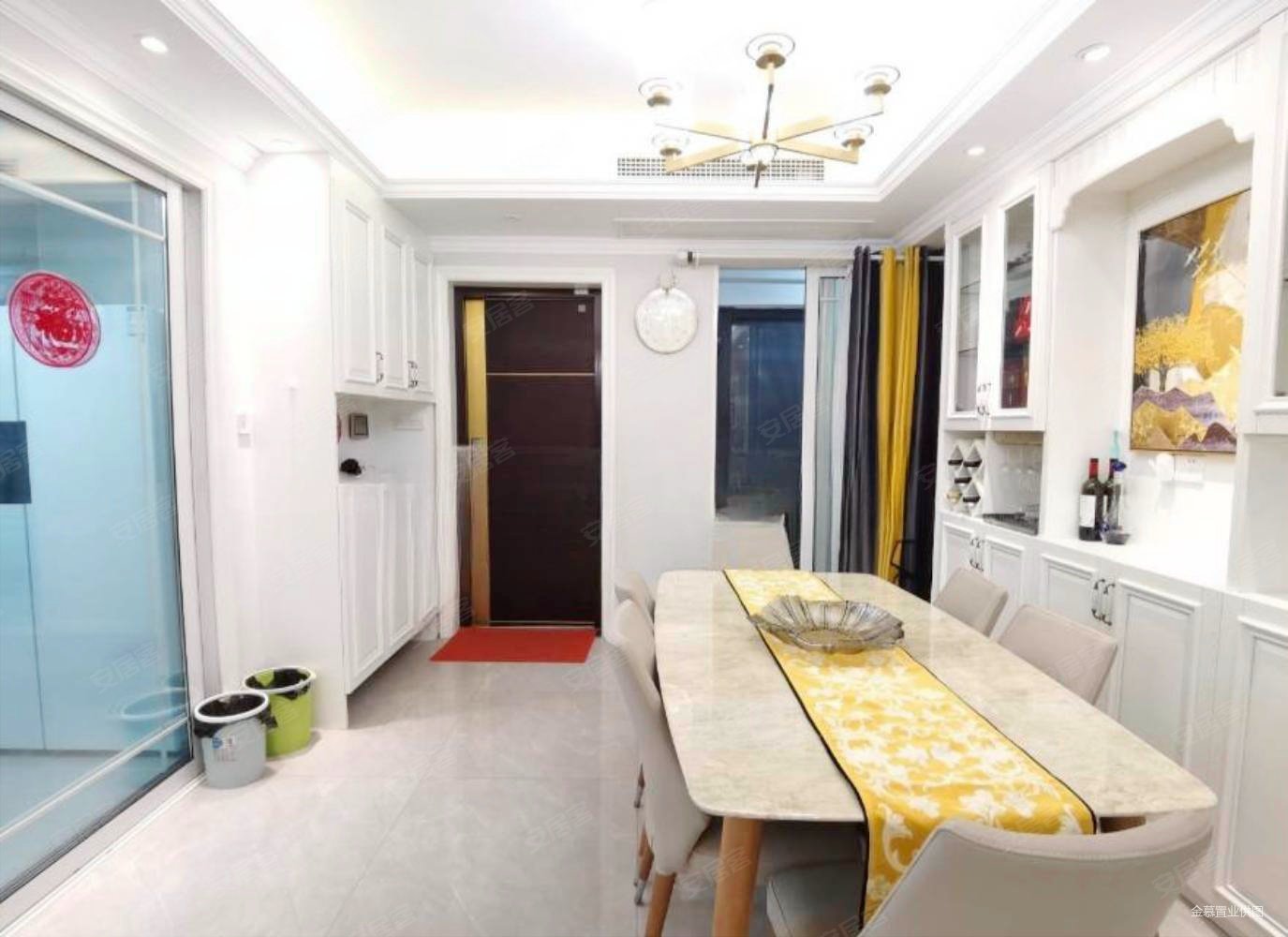 绿地中央广场3室2厅2卫122.69㎡南北145万