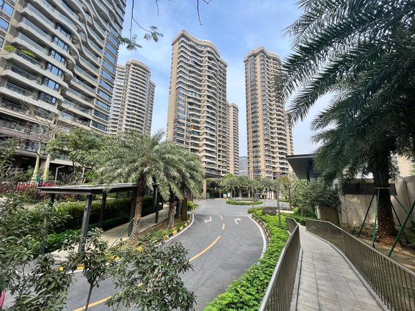 珠海横琴横琴口岸华发首府华发首府三房一卫 轻奢家私 可晚起租 随时