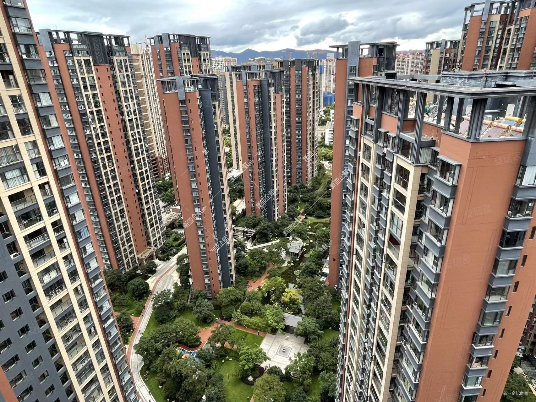 万达旁润城五福临1梯2户大5房带车位诚心出售