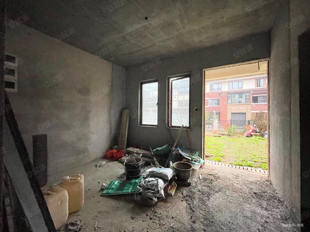 熙庭原著(别墅)4室2厅3卫213.82㎡南180万