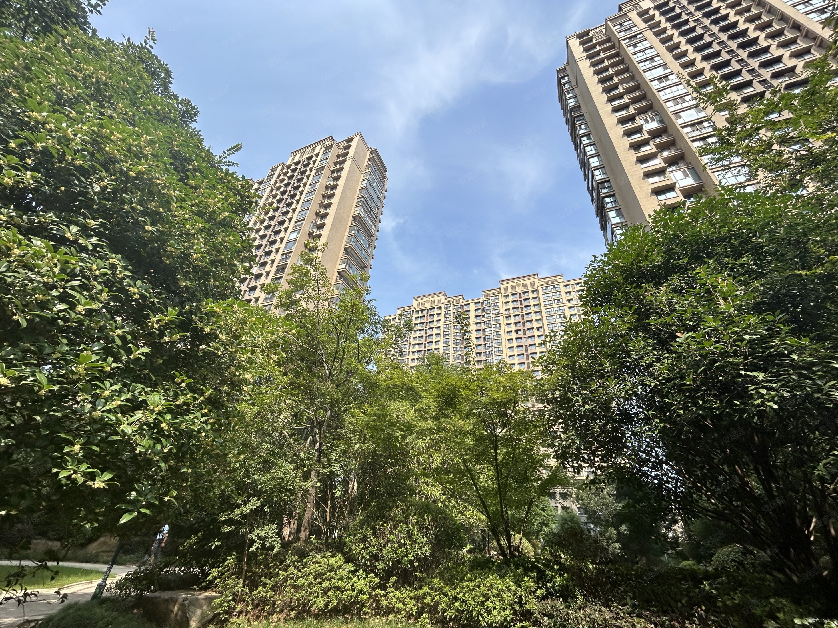 新城香悦澜山4室2厅2卫123.11㎡南北330万