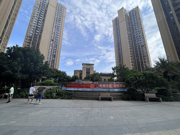 深圳龙华观澜阳基御龙山4号线长湖地铁口 花园小区 阳基御龙山 精装大