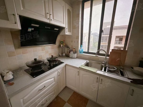 毗邻万达广场 新丰小区 精装修 配套齐全 民用水电 随时看房