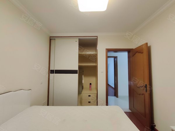 上海浦东三林绿波家园出门8号线芦恒路!电梯两房精装全配带车位!