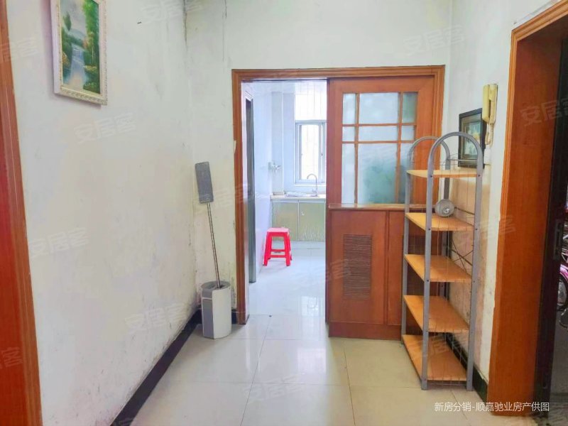 光谷广场地铁口华乐苑低楼层精装两房鲁小卓中换房出售