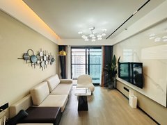 深圳宝安福永宝安福永会展中心 漂亮大二房出租 全屋定制家私近地铁车位充足出租房源真实图片