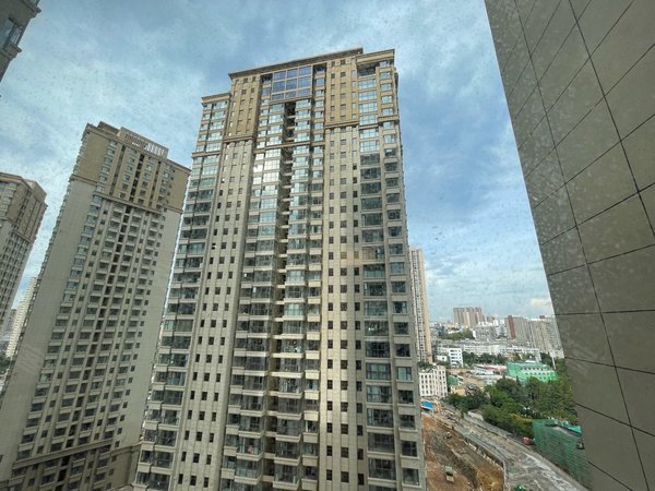 昆明五华黄土坡金泰国际三期押一付一 户型超好三室!
