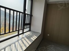 江山城区江山市区出租江东华府电梯中高层3室2厅2卫精装带中央空调1500元出租房源真实图片