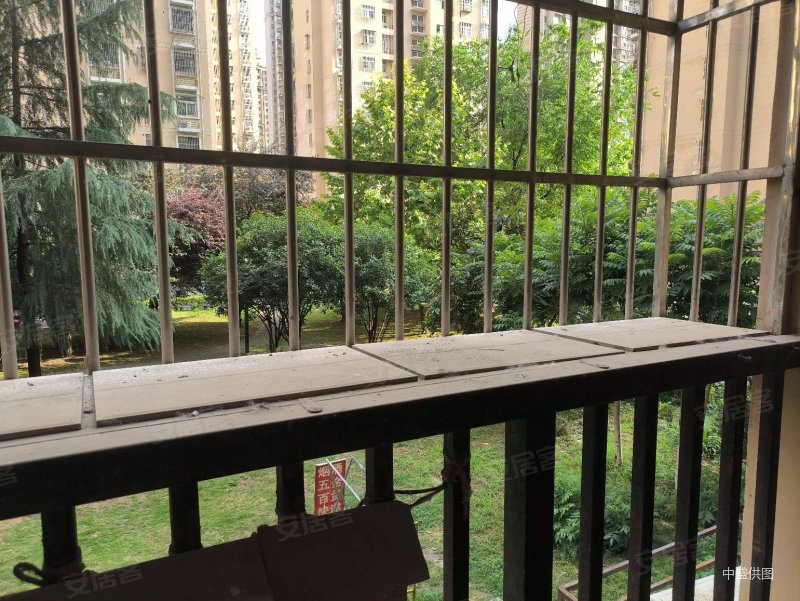 荣城花园北苑 小三房 带电梯 朝南 交通便利 近地铁