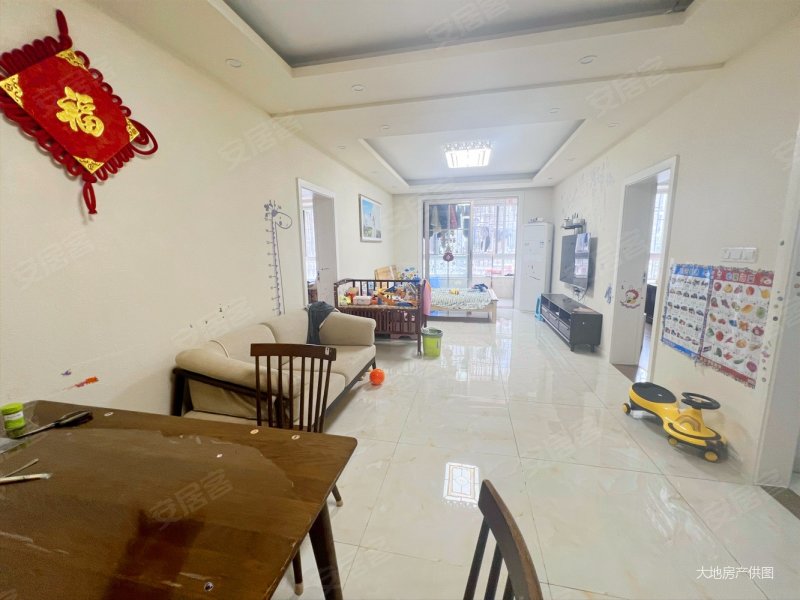 临溪花园3楼精装修设施齐全证满采光好