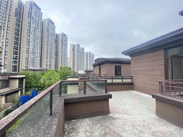 中铁阅山湖d组团(别墅)5室2厅4卫204.86㎡南北450万