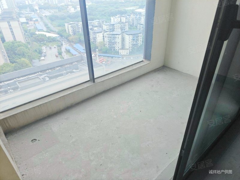 龙湖森镜  三室两卫清水