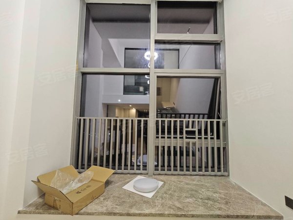 家居业时代大厦体育馆对面楼下就是地铁口龙城公园出租房源真实图片