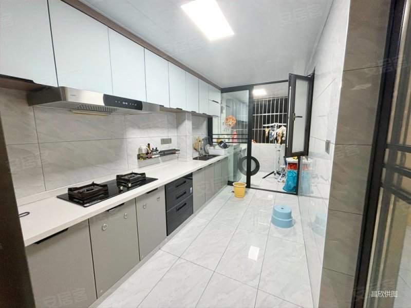 南滨上院小高层大阳台 四个卧室 全新装修 中央空调