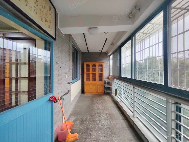 江安花园3室2厅2卫132㎡南北170万