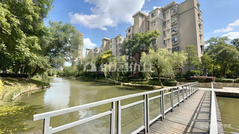 世茂蝶湖湾3室2厅2卫140.96㎡南北168万