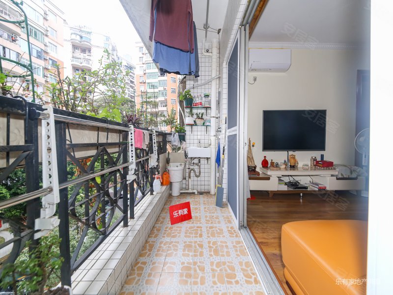 金海燕花园新上三房,户型方正,采光好.