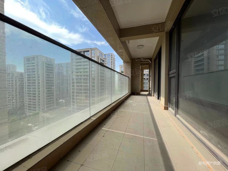 绿城富春和园小区中间位置大平层西边套格局方正中上楼层