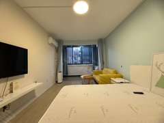 上海虹口江湾整租车站西路小区大一房带阳台，精装修，楼梯4楼，随时住出租房源真实图片