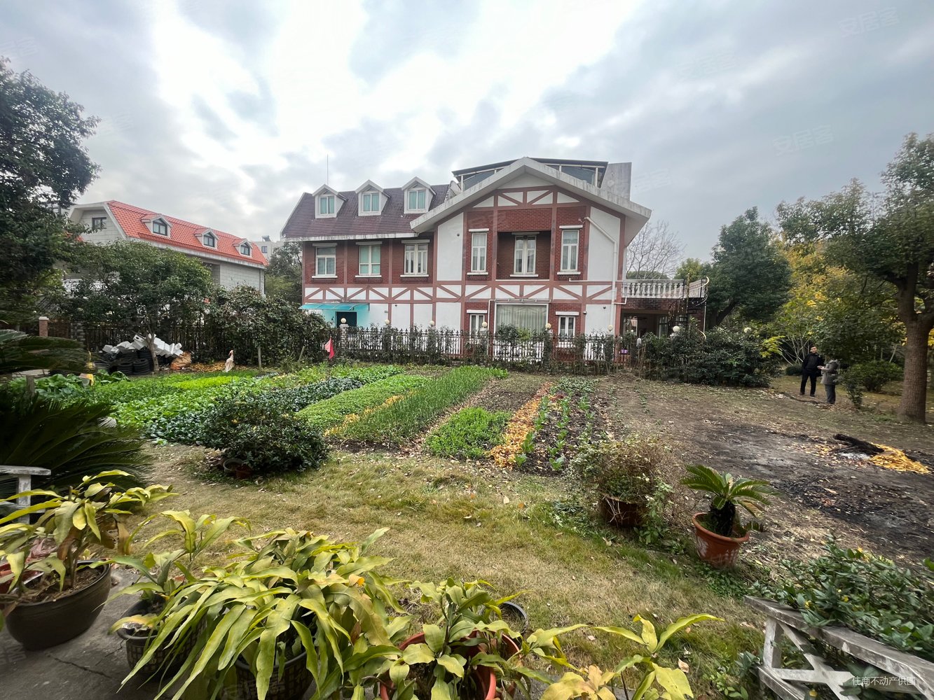 纯毛坯3层,奔驰别墅二手房,3300万,5室2厅,3卫,354平米-上海安居客