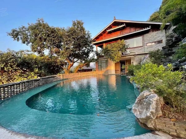 南宁青秀东盟商务泰国城(别墅)东盟商务区门头大气,方便停车好找商铺