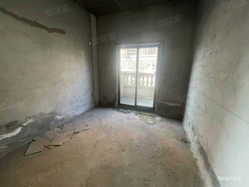 常平绿地公馆双拼别墅 前后花园有地下室双车位使用面积450平