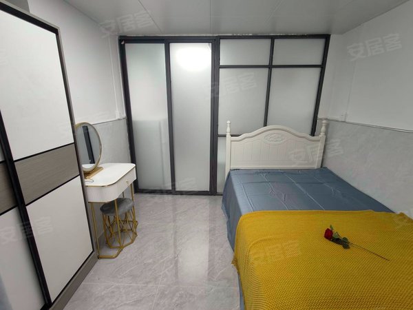 深圳罗湖东门罗湖商业大厦晒布站超大套房带独立厨卫家具齐全近东门