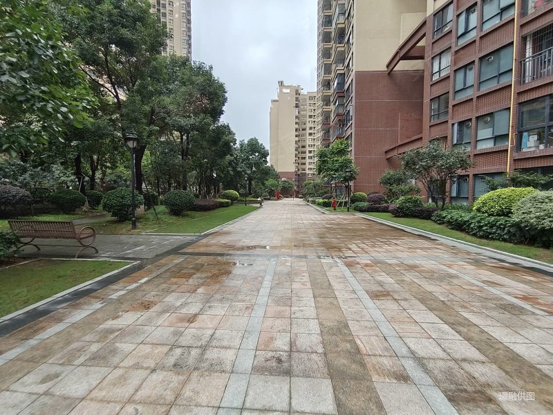 近珠海逸骏星园 精装三房两卫未住过 朝南向 医疗商圈配套齐全