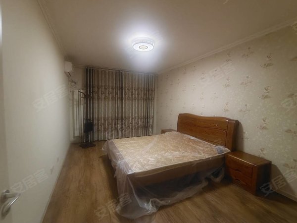 日照东港新市区京泰盘龙湾天宁体育公园,保利广场附近,自住标准精装。自用家具家电租出租房源真实图片