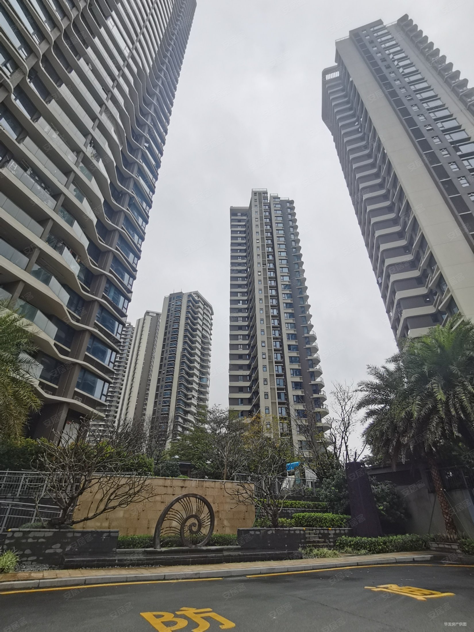 抛售华发峰景湾户型4室2厅1厨2卫2阳台店长