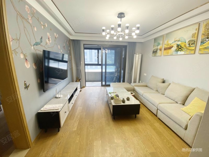 东麟府精装修3室2厅2卫215万,边套格局好,小区