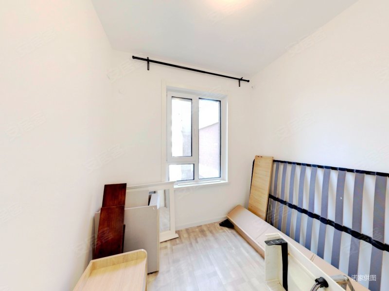 金地艺英里3室2厅1卫97.75㎡南北235万